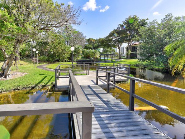 2334 S Cypress Bend Dr 511, Pompano Beach FL 33069