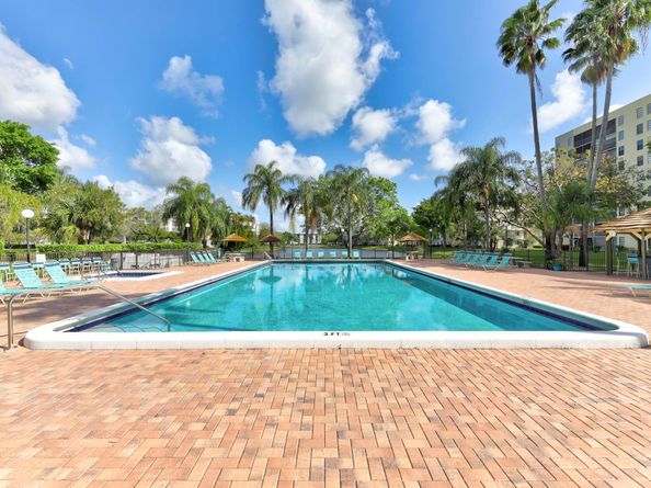 2334 S Cypress Bend Dr 511, Pompano Beach FL 33069