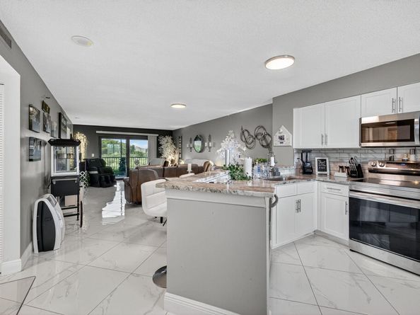 2334 S Cypress Bend Dr 511, Pompano Beach FL 33069