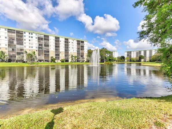 2334 S Cypress Bend Dr 511, Pompano Beach FL 33069
