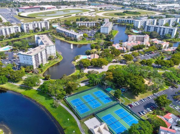 2334 S Cypress Bend Dr 511, Pompano Beach FL 33069
