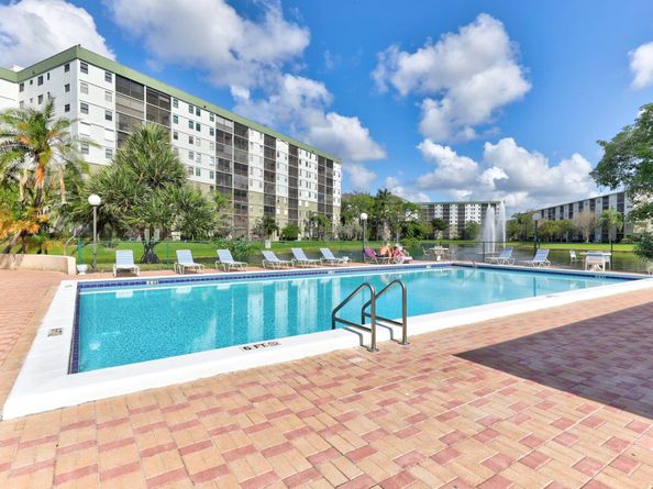 2334 S Cypress Bend Dr 511, Pompano Beach FL 33069