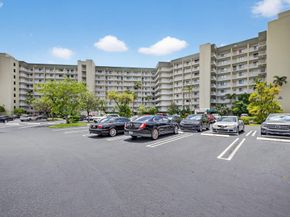 2334 S Cypress Bend Dr 511, Pompano Beach FL 33069
