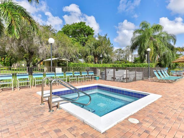 2334 S Cypress Bend Dr 511, Pompano Beach FL 33069