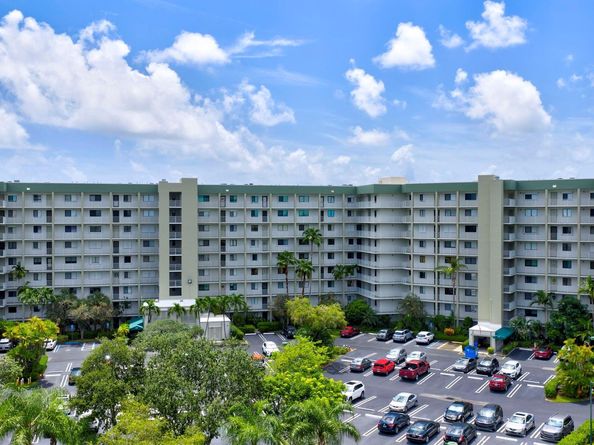 2334 S Cypress Bend Dr 511, Pompano Beach FL 33069