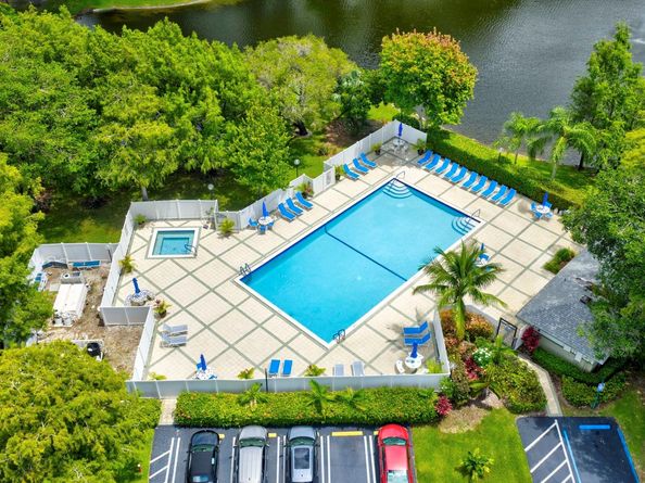 2334 S Cypress Bend Dr 511, Pompano Beach FL 33069