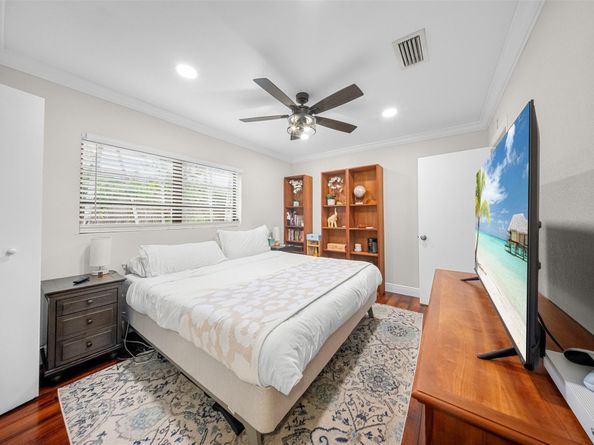 4581 NE 3rd Ter, Oakland Park FL 33334