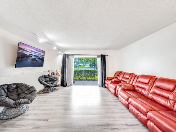 2717 S Oakland Forest Drive 102, Oakland Park FL 33309