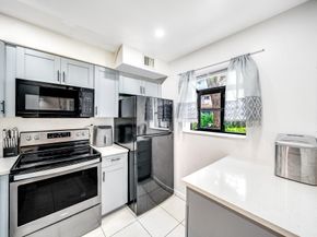 2717 S Oakland Forest Drive 102, Oakland Park FL 33309