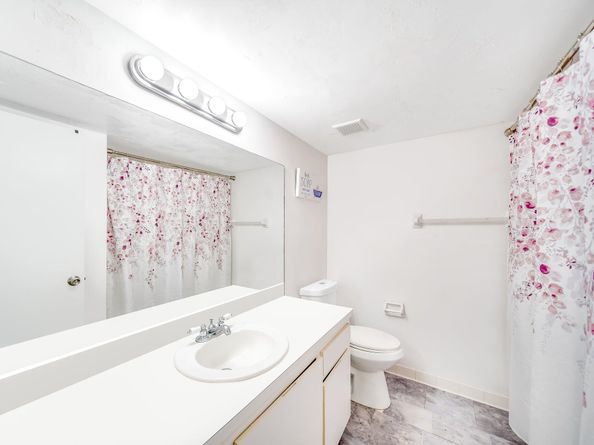 2717 S Oakland Forest Drive 102, Oakland Park FL 33309