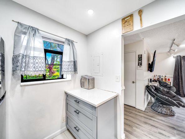2717 S Oakland Forest Drive 102, Oakland Park FL 33309