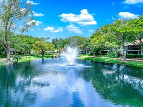2717 S Oakland Forest Drive 102, Oakland Park FL 33309