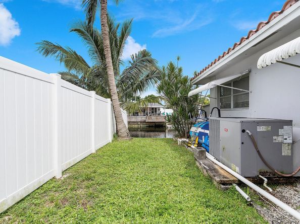 1941 NW 33rd Ct, Oakland Park FL 33309