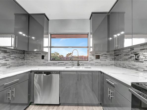 10433 Sunrise Lakes Blvd 409, Sunrise FL 33322