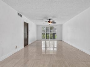 8941 S Hollybrook Blvd 104, Pembroke Pines FL 33025