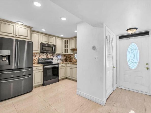 8941 S Hollybrook Blvd 104, Pembroke Pines FL 33025