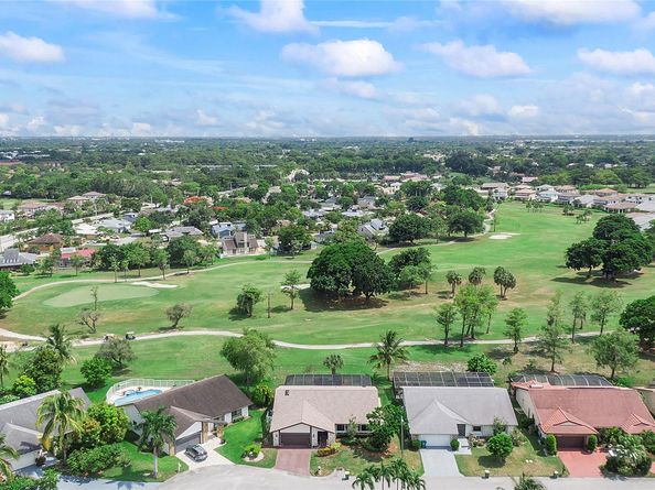 8208 NW 80th St, Tamarac FL 33321