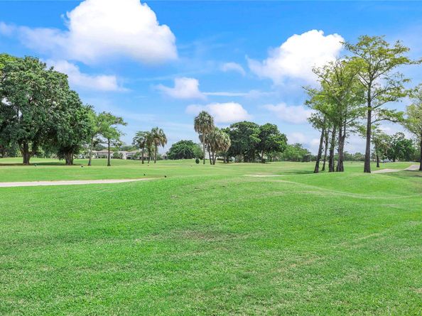8208 NW 80th St, Tamarac FL 33321