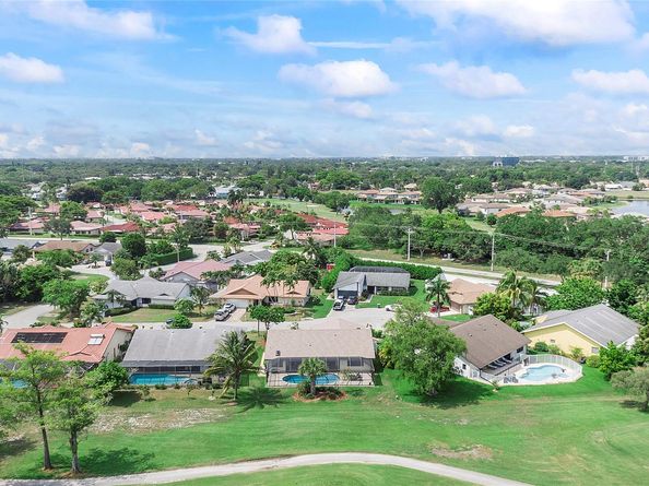 8208 NW 80th St, Tamarac FL 33321