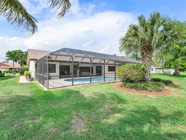 8208 NW 80th St, Tamarac FL 33321