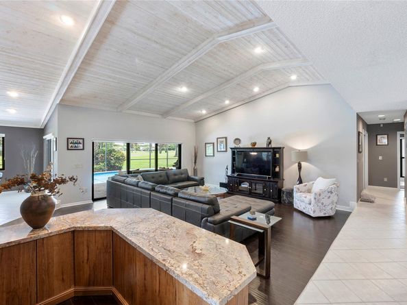 8208 NW 80th St, Tamarac FL 33321