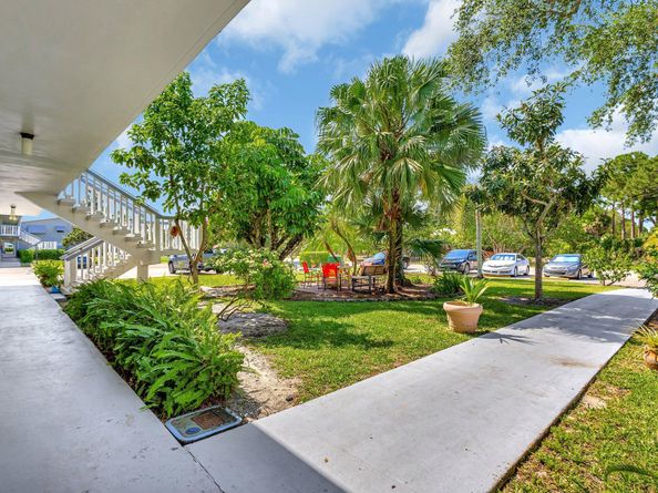 398 Sheffield Q, West Palm Beach FL 33417