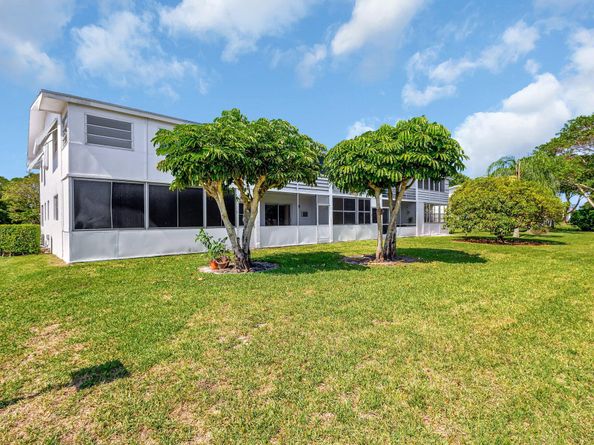 398 Sheffield Q, West Palm Beach FL 33417