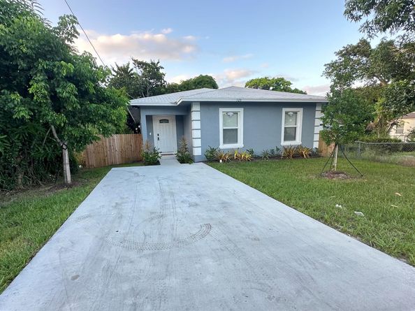 723 20th Street, West Palm Beach FL 33407