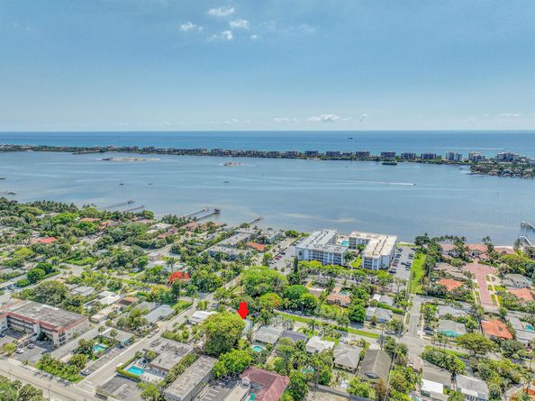 1511 S Palmway, Lake Worth Beach FL 33460