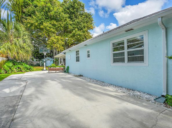 1511 S Palmway, Lake Worth Beach FL 33460