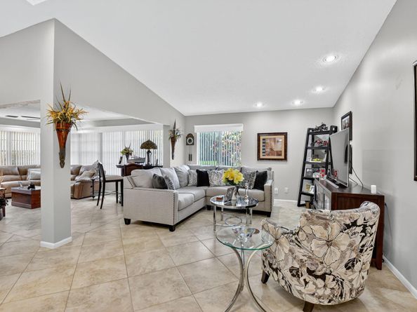 5743 Lakeview Mews Circle, Boynton Beach FL 33437