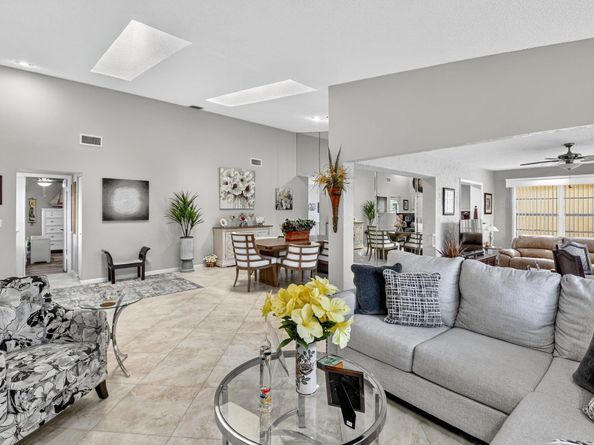 5743 Lakeview Mews Circle, Boynton Beach FL 33437