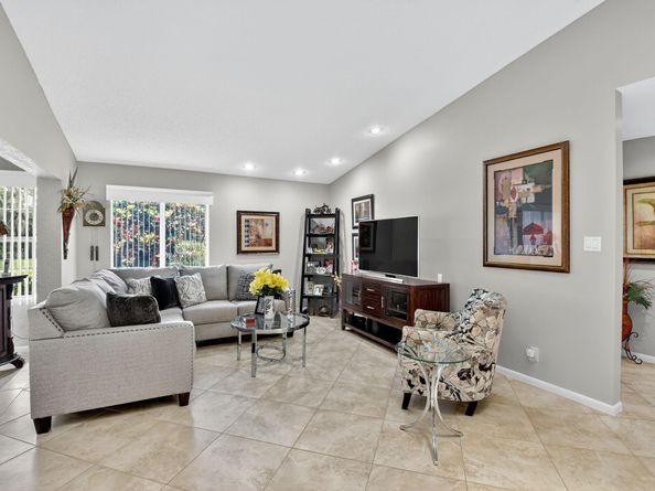5743 Lakeview Mews Circle, Boynton Beach FL 33437