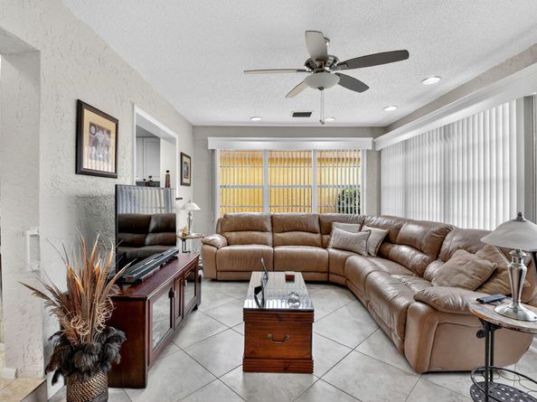 5743 Lakeview Mews Circle, Boynton Beach FL 33437