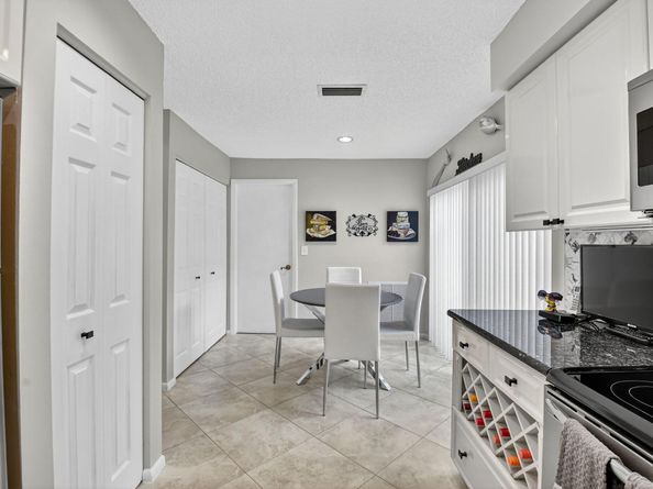 5743 Lakeview Mews Circle, Boynton Beach FL 33437