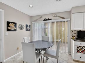 5743 Lakeview Mews Circle, Boynton Beach FL 33437