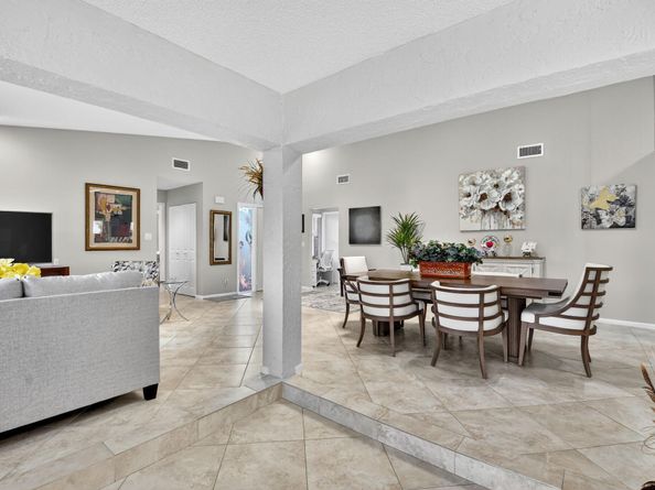 5743 Lakeview Mews Circle, Boynton Beach FL 33437