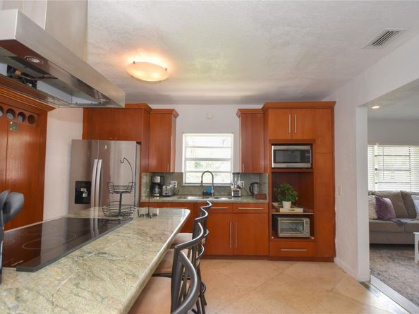 1050 NE 82nd St, Miami FL 33138