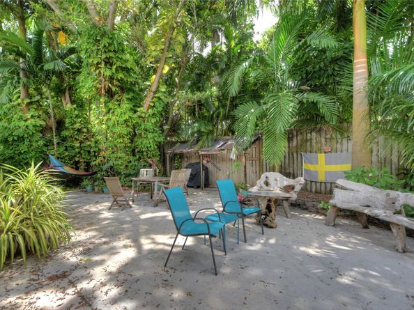 1050 NE 82nd St, Miami FL 33138