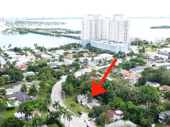 1050 NE 82nd St, Miami FL 33138