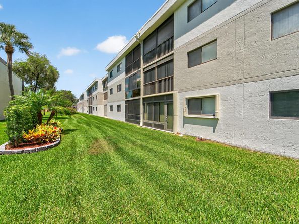 5574 Witney Drive 102, Delray Beach FL 33484