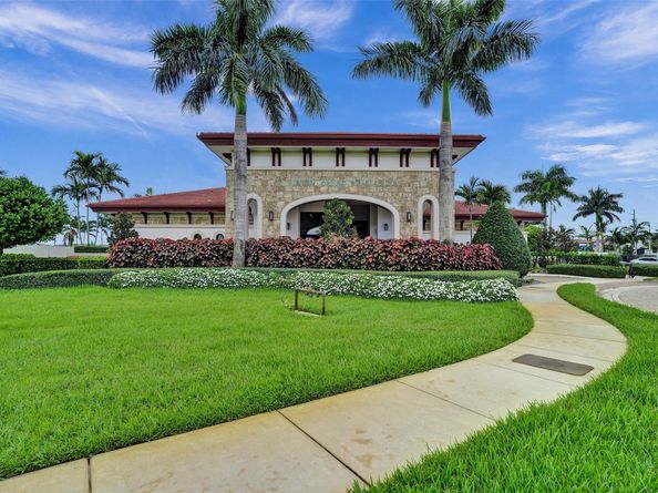 10396 W 34th Ln, Hialeah FL 33018