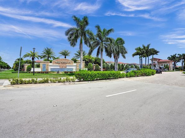 10396 W 34th Ln, Hialeah FL 33018