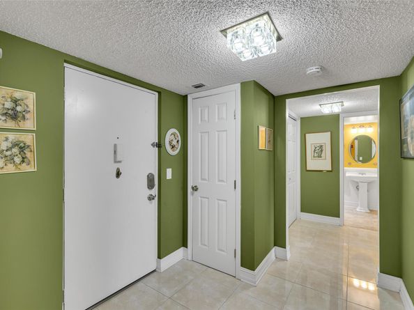 4702 Fountains Dr 205, Lake Worth FL 33467