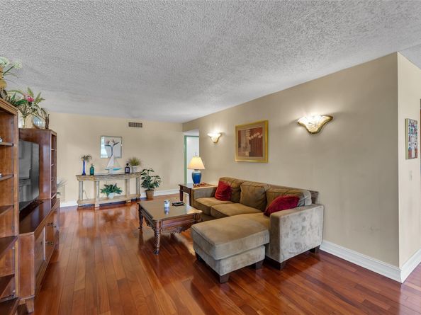 4702 Fountains Dr 205, Lake Worth FL 33467