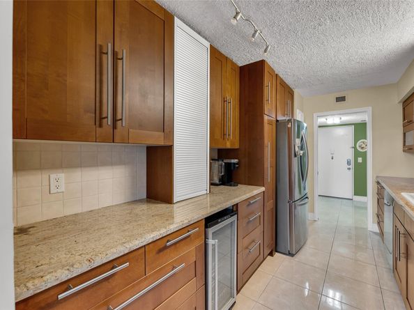4702 Fountains Dr 205, Lake Worth FL 33467