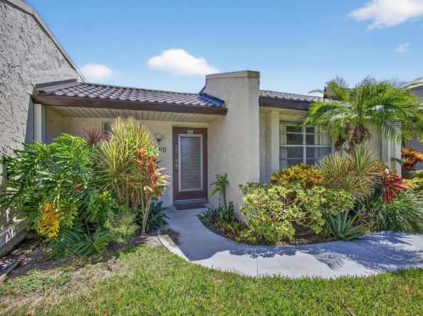 224 LAKE CONSTANCE Drive 224, West Palm Beach FL 33411