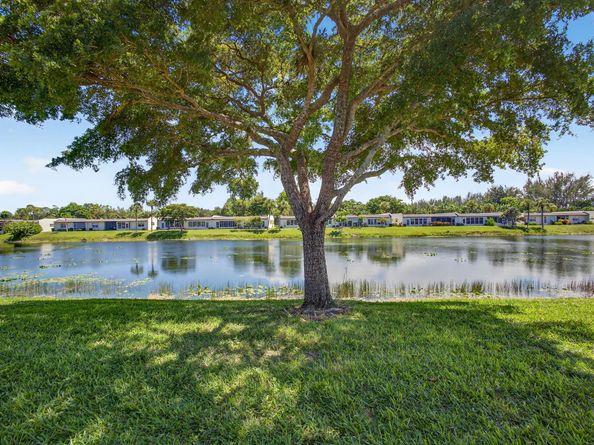 224 LAKE CONSTANCE Drive 224, West Palm Beach FL 33411