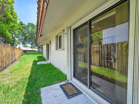 37 Lakeside Cir 194, Sunrise FL 33326