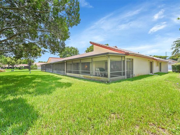 37 Lakeside Cir 194, Sunrise FL 33326